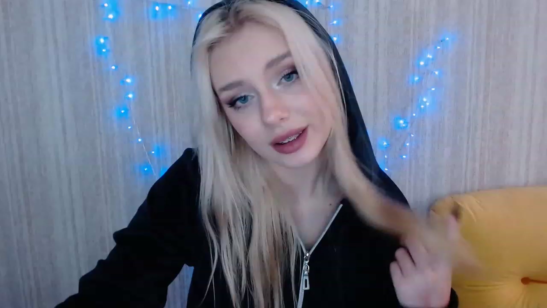 Gallery image thumbnail from Ririma_xo's myfreecams stream on, 04/25/2023, 10:53 image 4 of 20