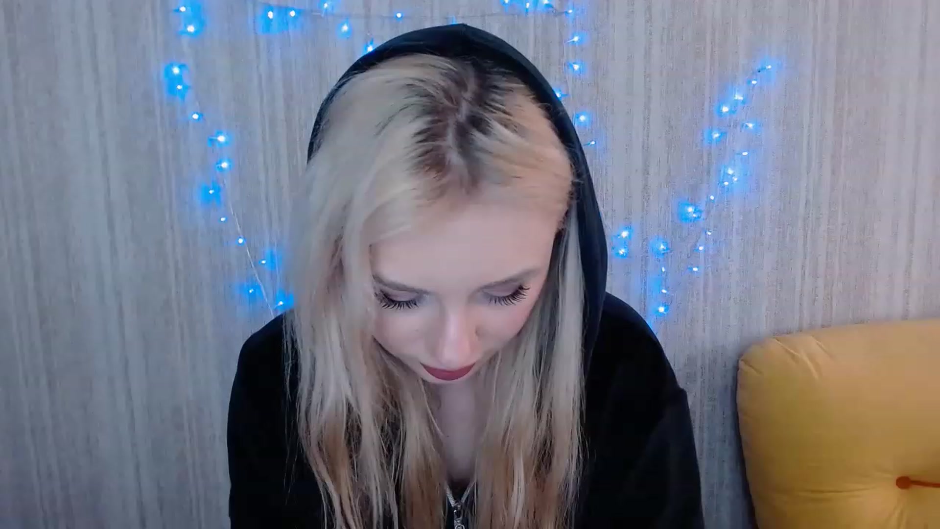 Gallery image thumbnail from Ririma_xo's myfreecams stream on, 04/25/2023, 10:53 image 13 of 20