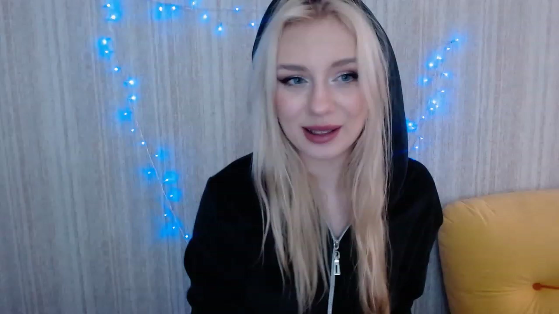 Gallery image thumbnail from Ririma_xo's myfreecams stream on, 04/25/2023, 10:53 image 3 of 20