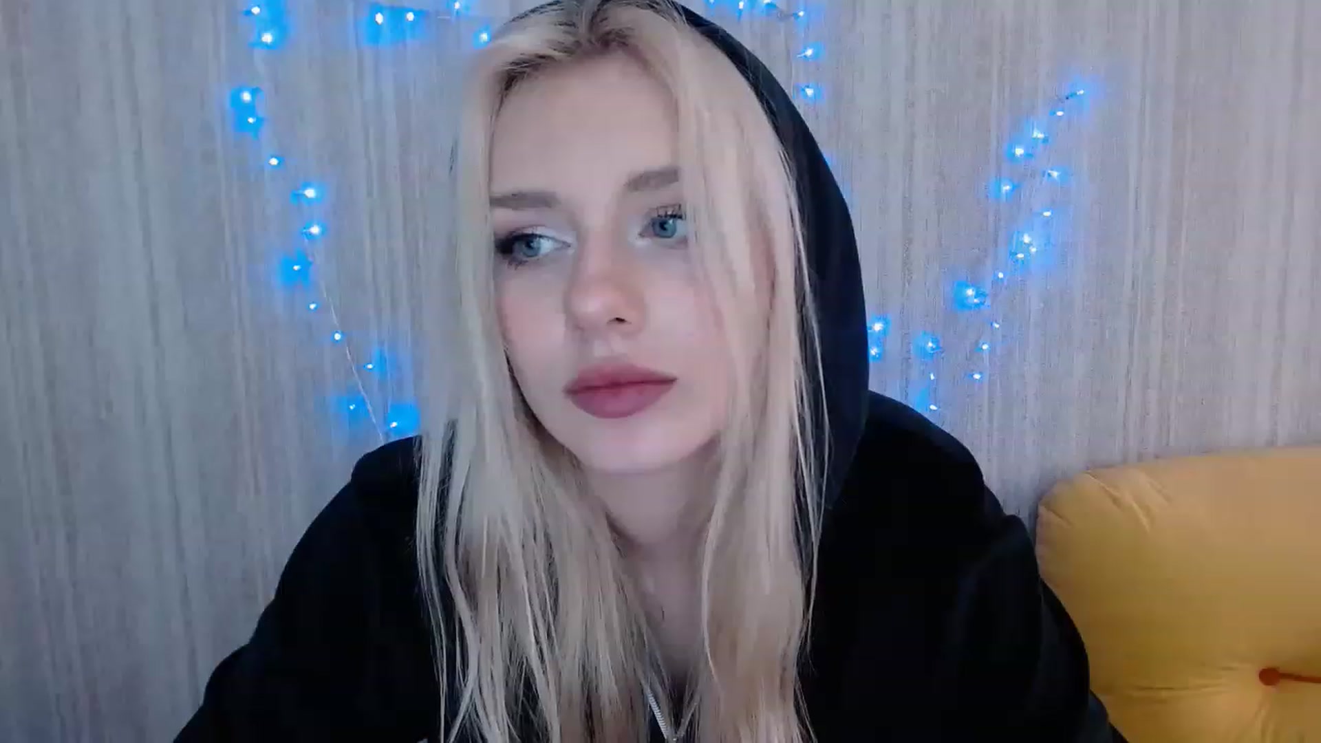 Gallery image thumbnail from Ririma_xo's myfreecams stream on, 04/25/2023, 10:53 image 8 of 20