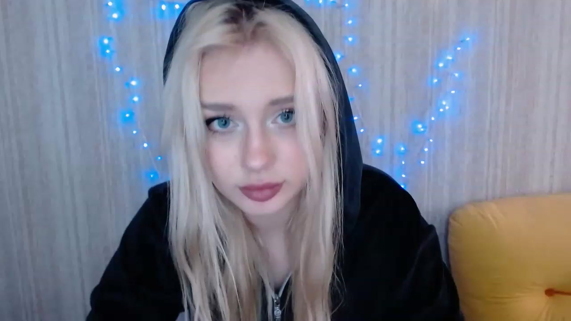 Gallery image thumbnail from Ririma_xo's myfreecams stream on, 04/25/2023, 10:53 image 5 of 20