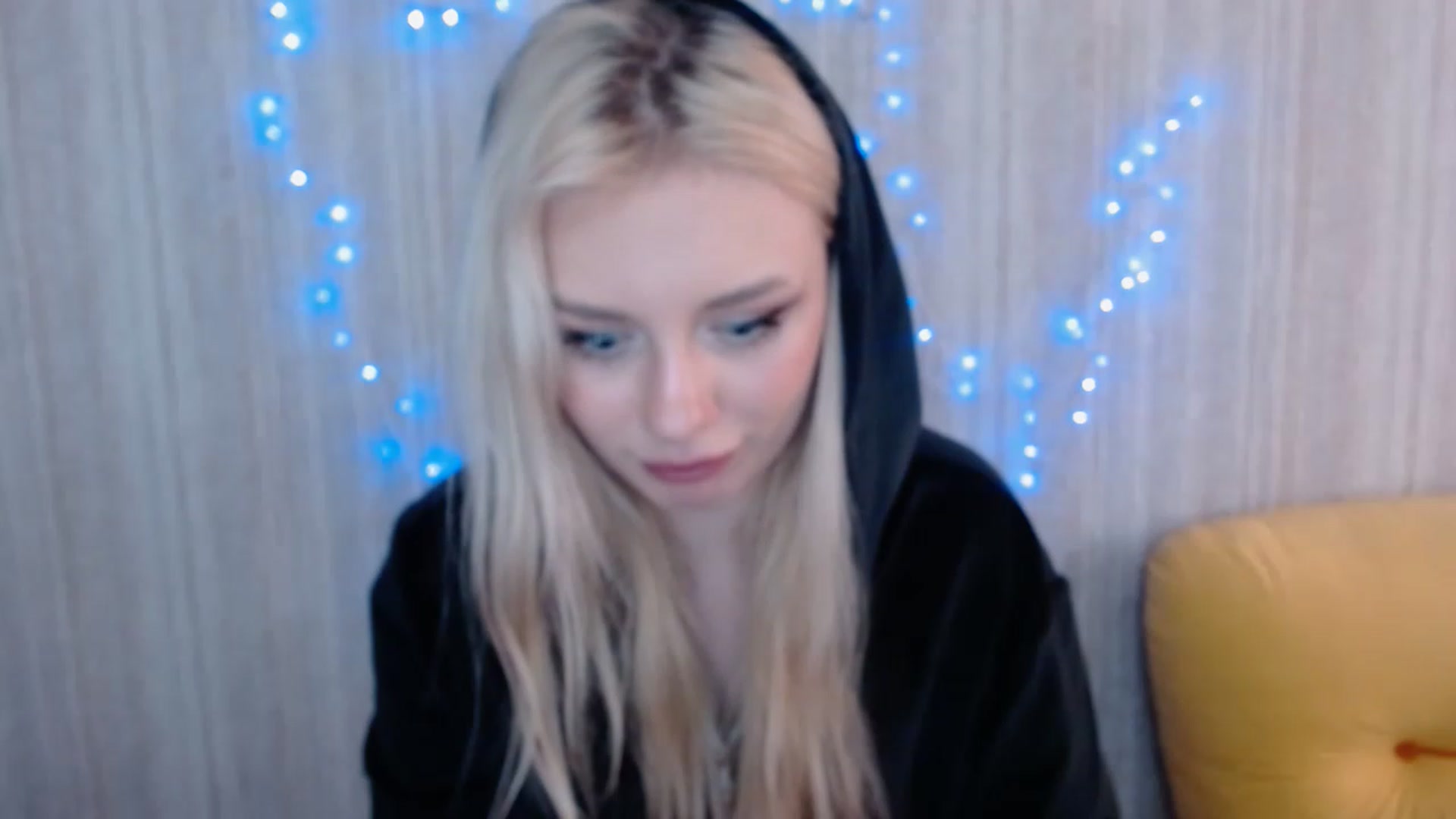Gallery image thumbnail from Ririma_xo's myfreecams stream on, 04/25/2023, 10:53 image 16 of 20