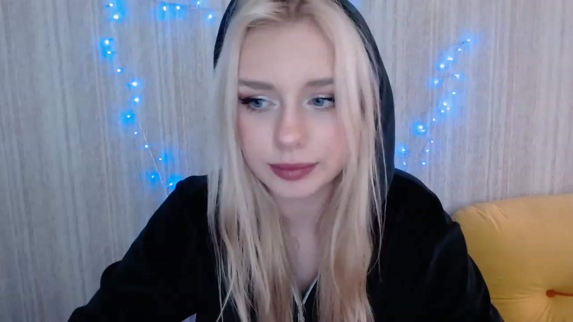 Gallery image thumbnail from Ririma_xo's myfreecams stream on, 04/25/2023, 10:53 image 7 of 20