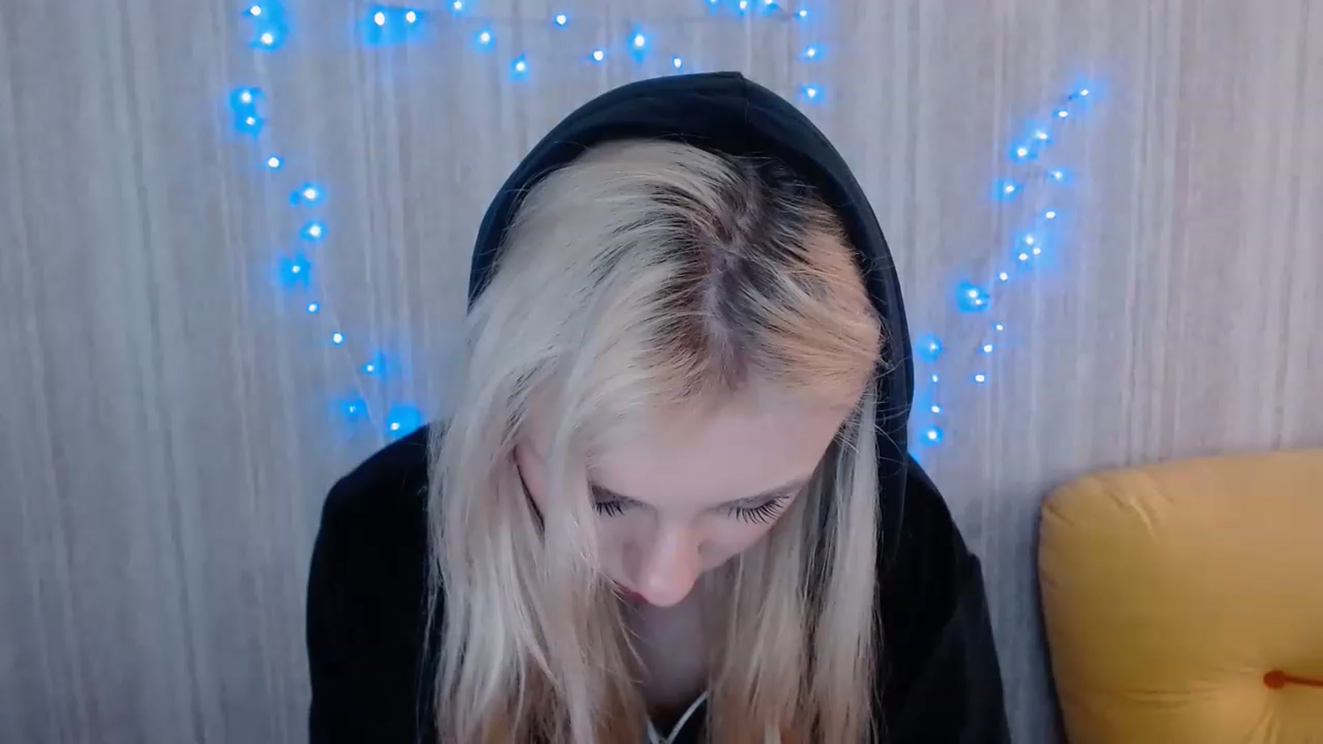 Gallery image thumbnail from Ririma_xo's myfreecams stream on, 04/25/2023, 10:53 image 14 of 20