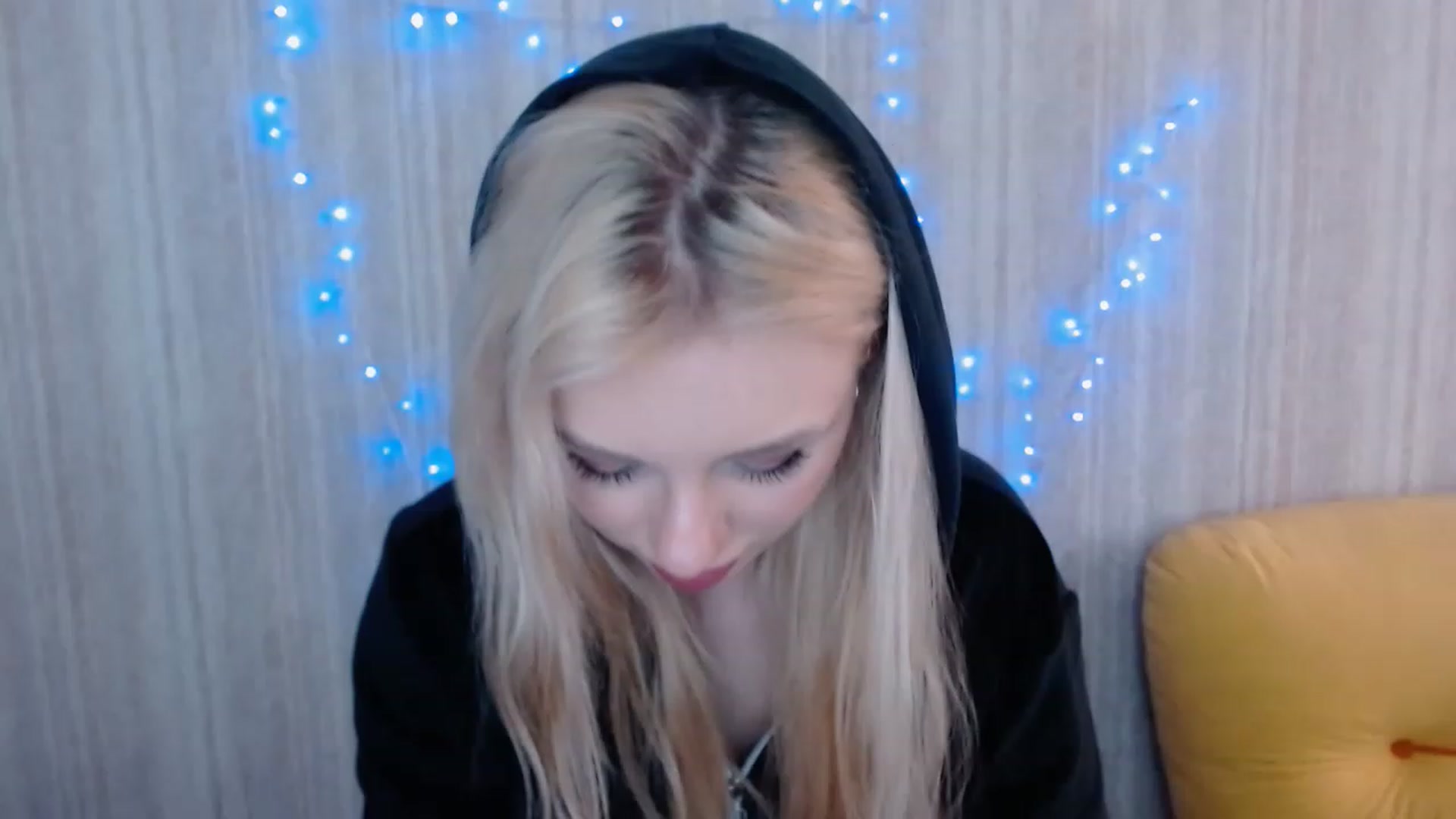 Gallery image thumbnail from Ririma_xo's myfreecams stream on, 04/25/2023, 10:53 image 11 of 20