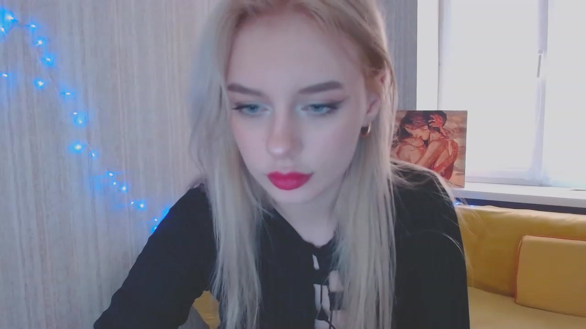 Gallery image thumbnail from Ririma_xo's myfreecams stream on, 05/04/2023, 12:14 image 8 of 20