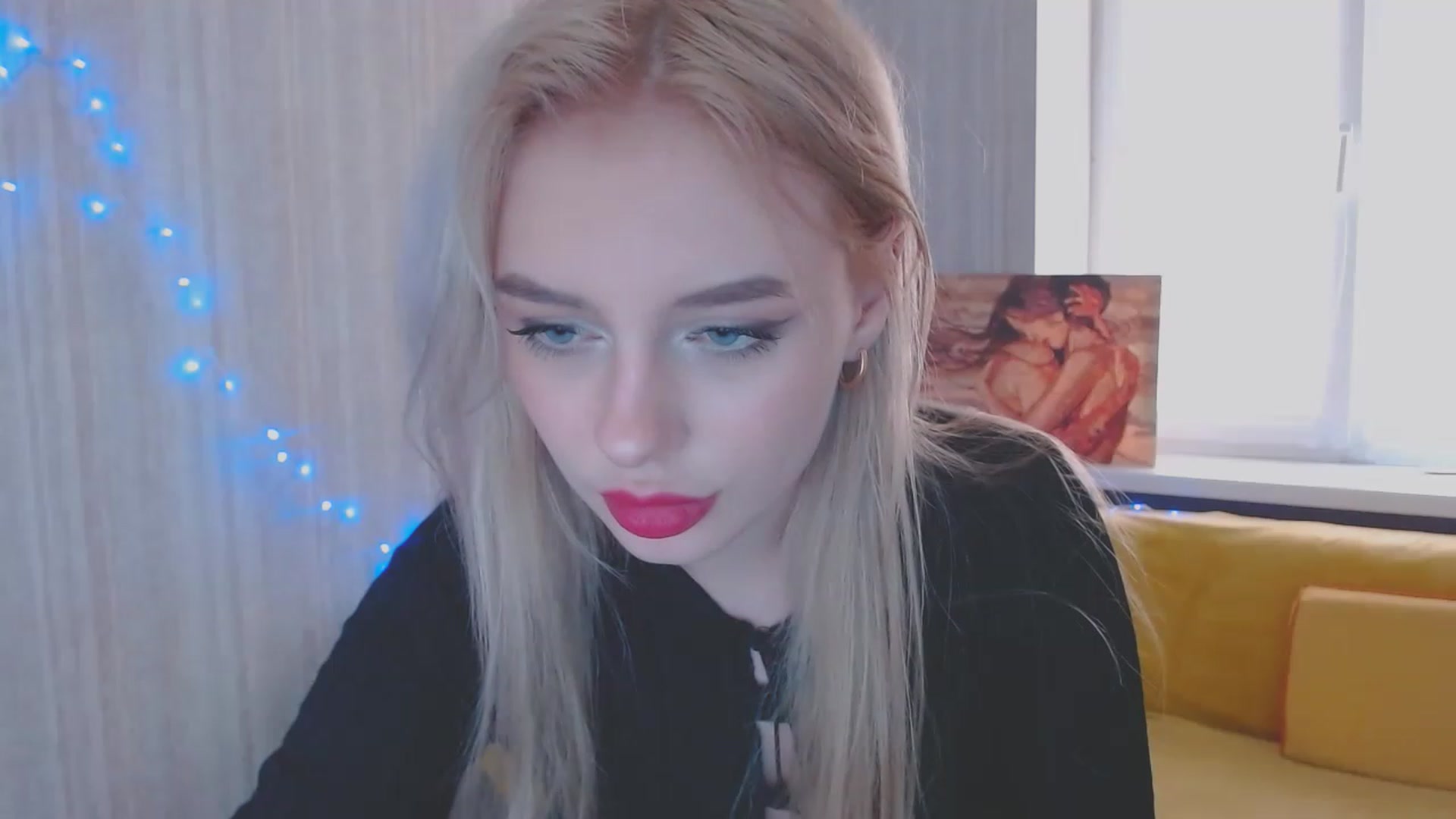 Gallery image thumbnail from Ririma_xo's myfreecams stream on, 05/04/2023, 12:14 image 9 of 20