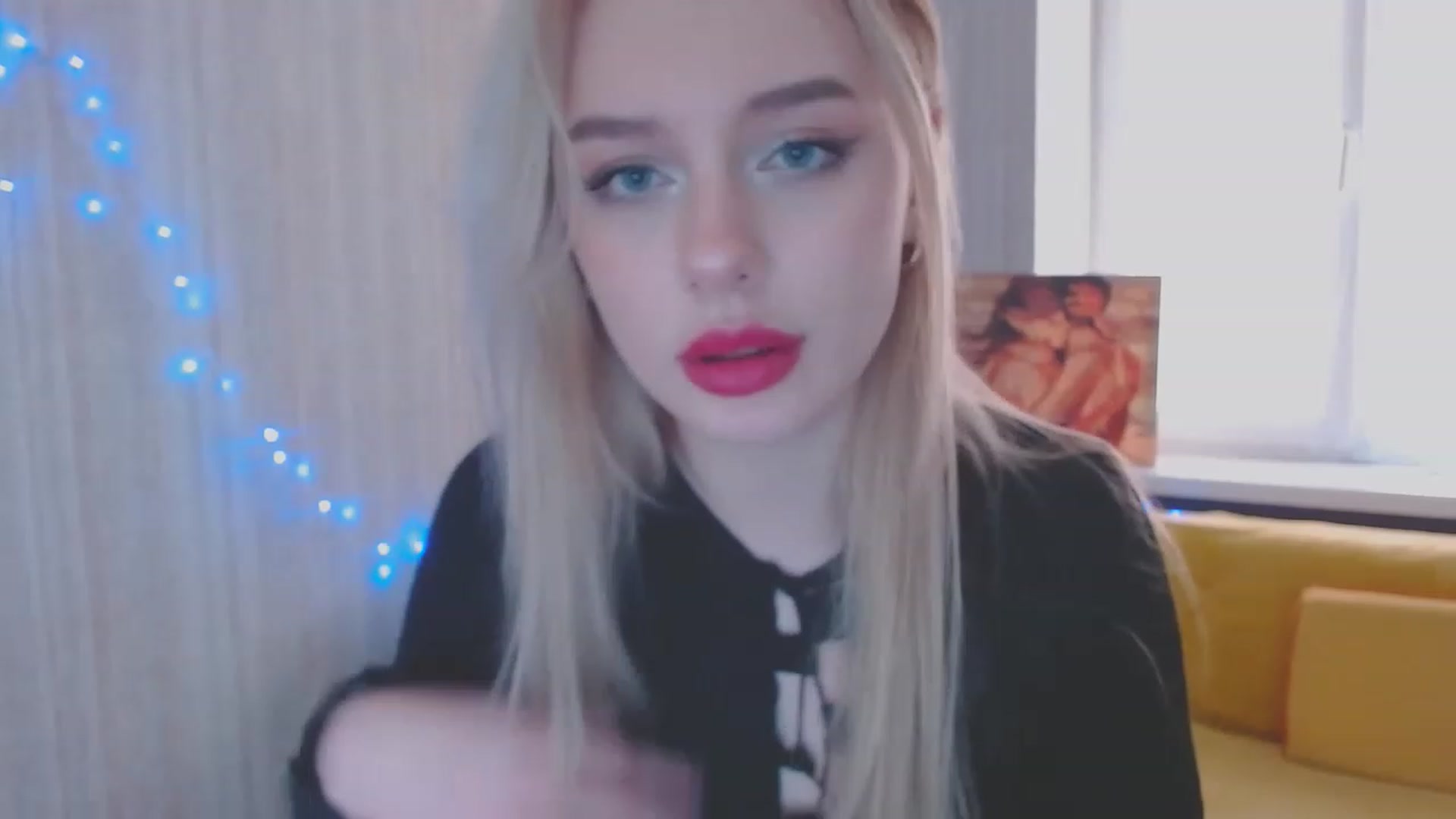 Gallery image thumbnail from Ririma_xo's myfreecams stream on, 05/04/2023, 12:14 image 12 of 20