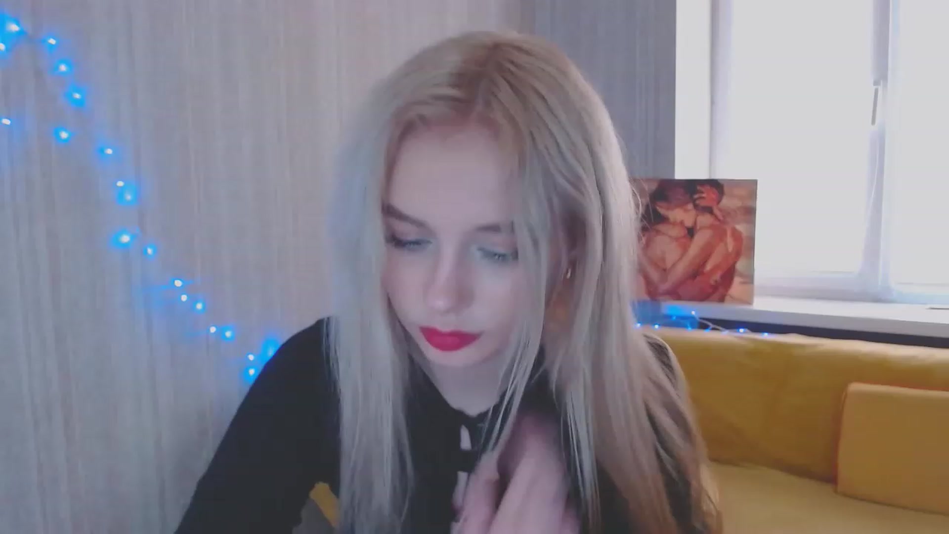 Gallery image thumbnail from Ririma_xo's myfreecams stream on, 05/04/2023, 12:14 image 1 of 20
