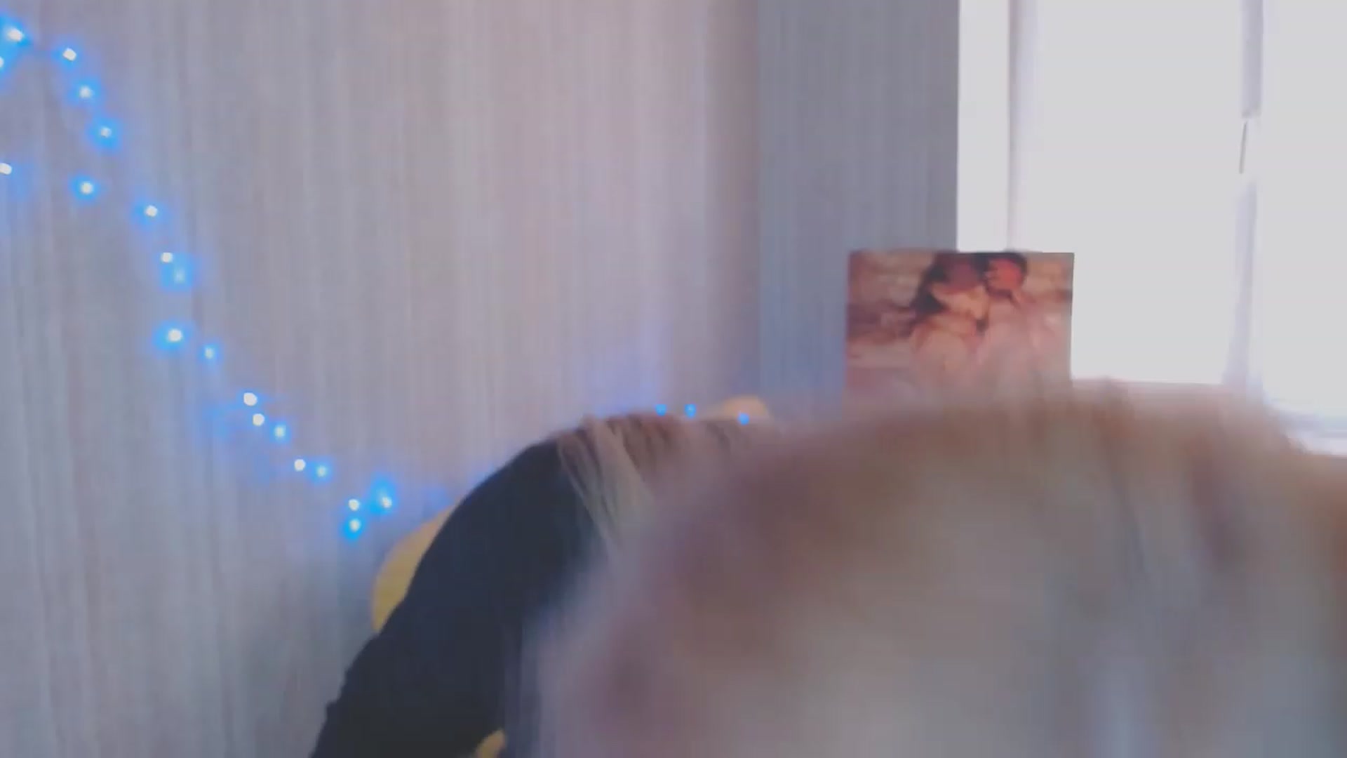 Gallery image thumbnail from Ririma_xo's myfreecams stream on, 05/04/2023, 12:14 image 16 of 20