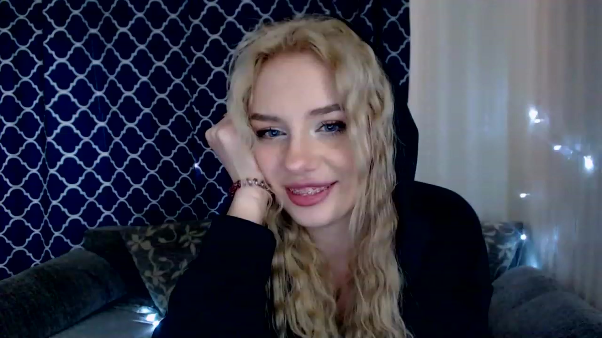 Gallery image thumbnail from Ririma_xo's myfreecams stream on, 05/09/2023, 10:42 image 18 of 20