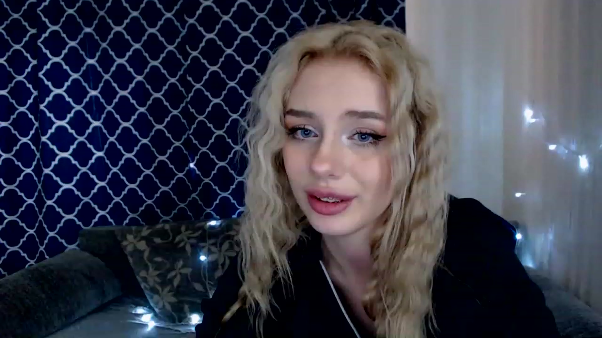 Gallery image thumbnail from Ririma_xo's myfreecams stream on, 05/09/2023, 10:42 image 6 of 20
