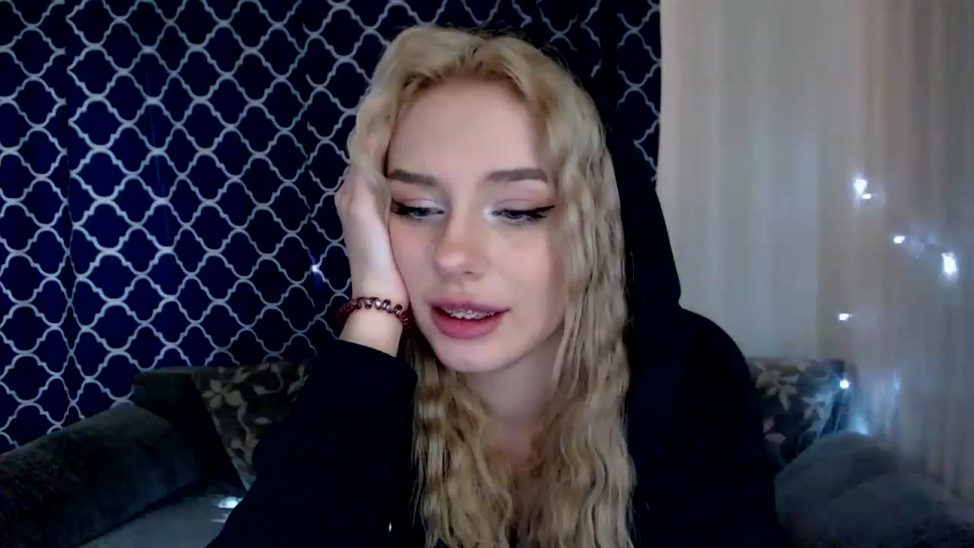 Gallery image thumbnail from Ririma_xo's myfreecams stream on, 05/09/2023, 10:42 image 17 of 20