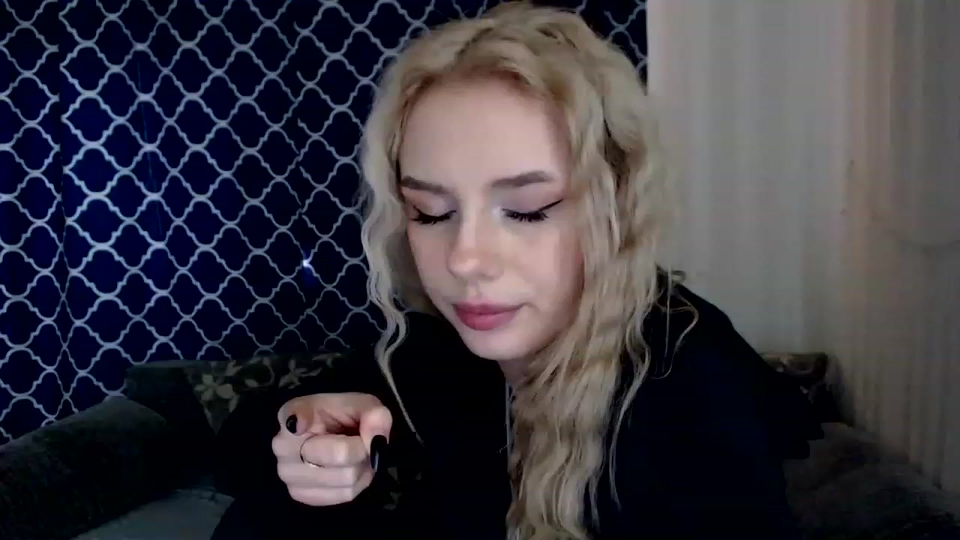 Gallery image thumbnail from Ririma_xo's myfreecams stream on, 05/09/2023, 10:42 image 3 of 20