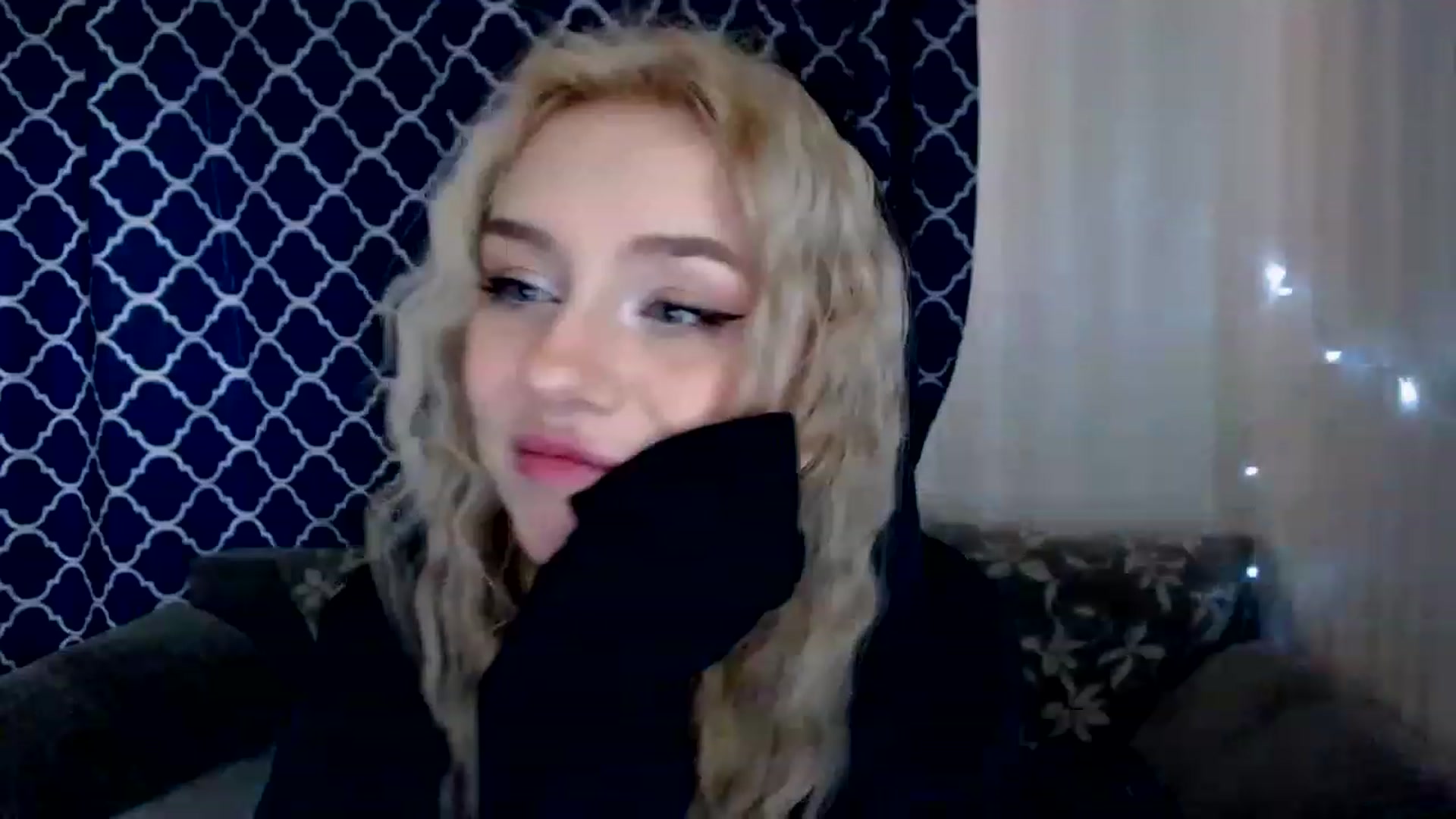 Gallery image thumbnail from Ririma_xo's myfreecams stream on, 05/09/2023, 10:42 image 14 of 20