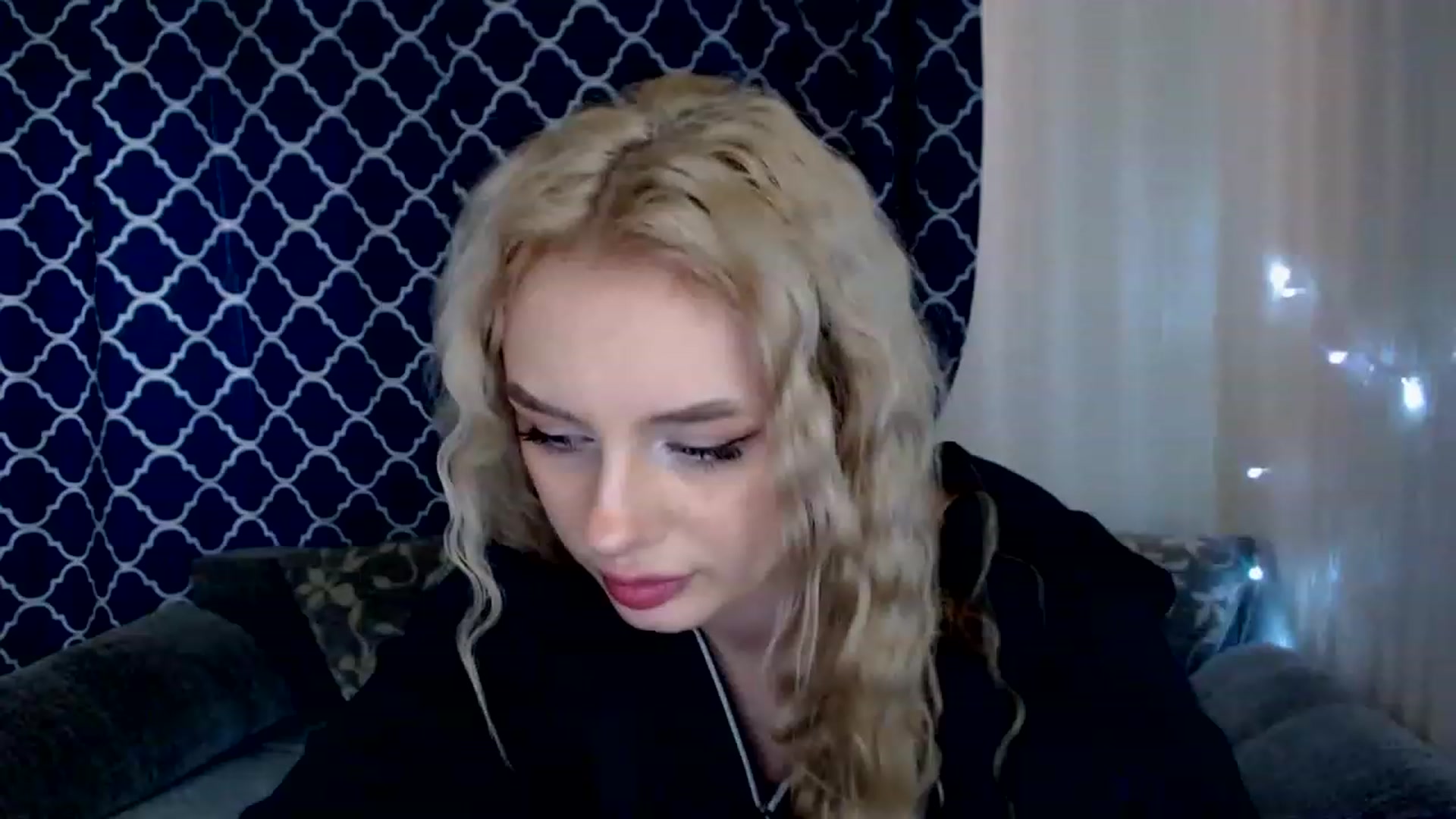 Gallery image thumbnail from Ririma_xo's myfreecams stream on, 05/09/2023, 10:42 image 4 of 20