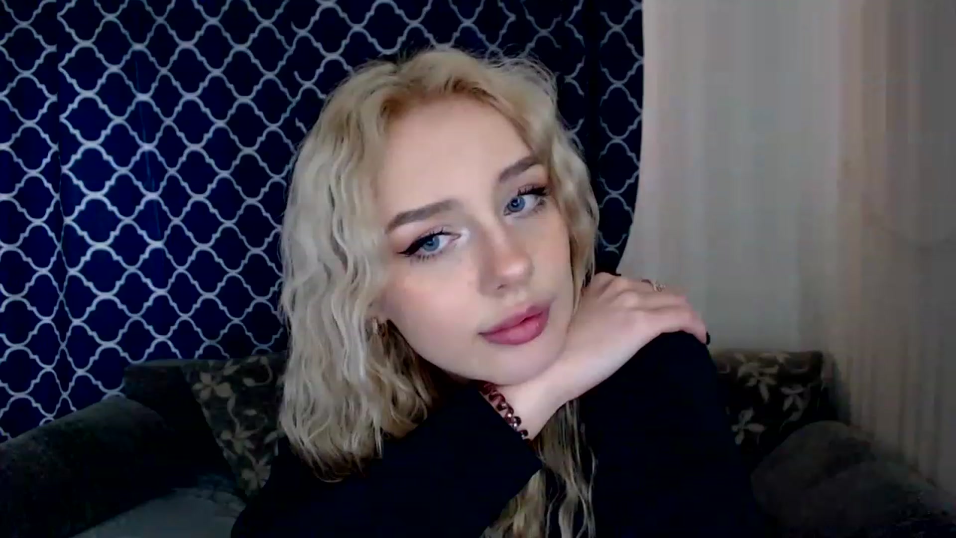 Gallery image thumbnail from Ririma_xo's myfreecams stream on, 05/09/2023, 10:42 image 12 of 20