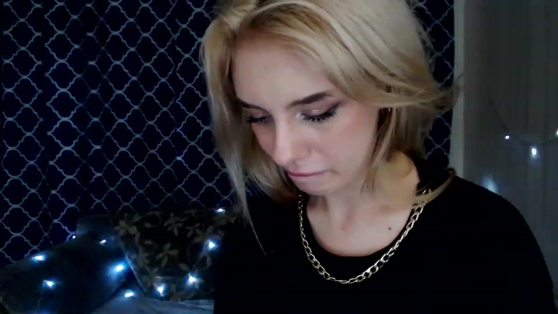 Gallery image thumbnail from Ririma_xo's myfreecams stream on, 05/23/2023, 16:00 image 13 of 20