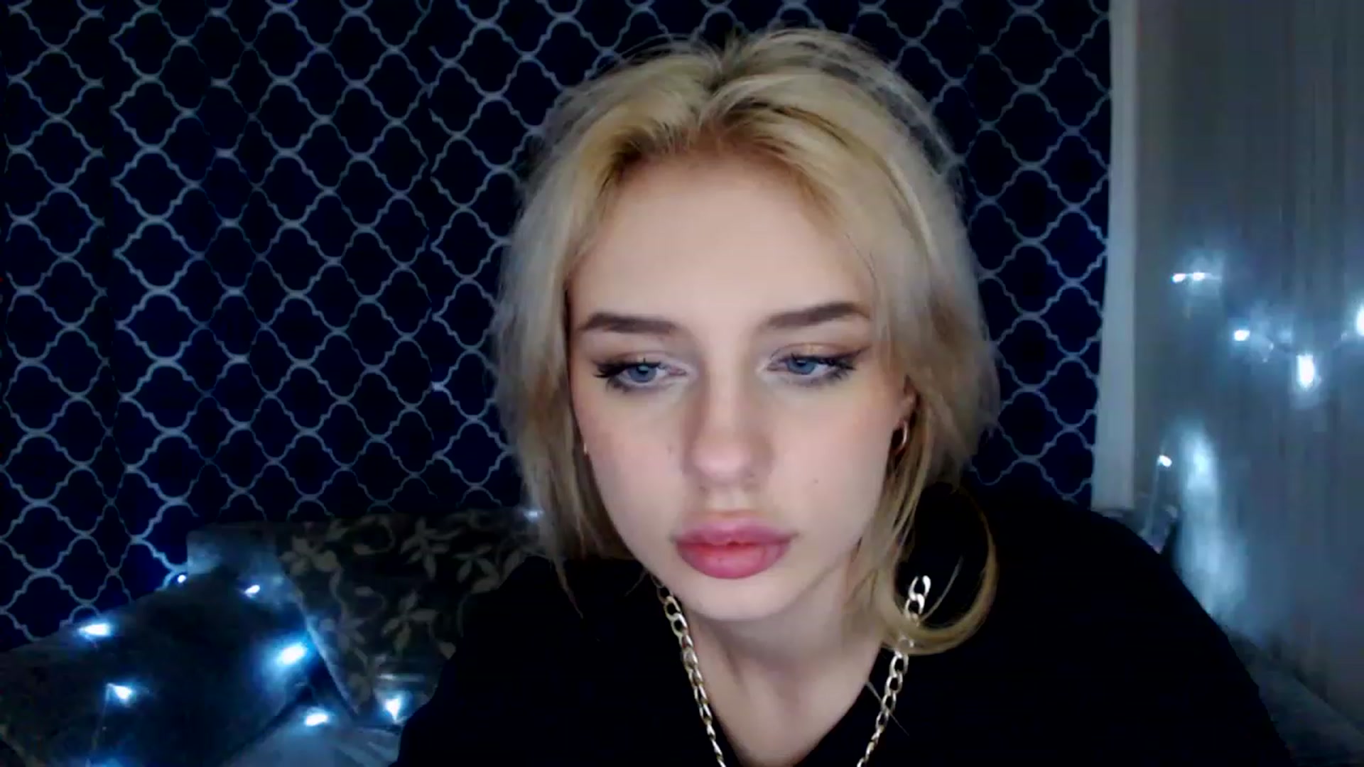 Gallery image thumbnail from Ririma_xo's myfreecams stream on, 05/23/2023, 16:00 image 11 of 20