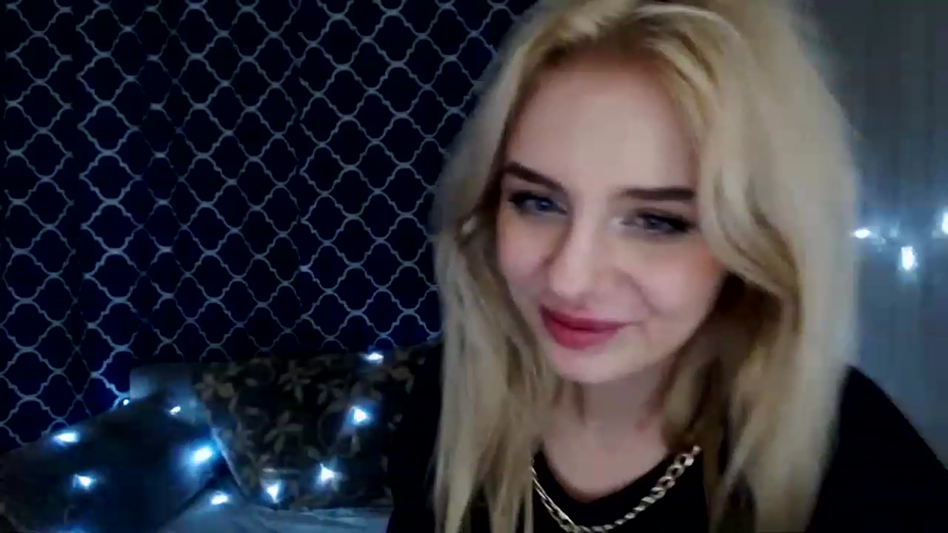 Gallery image thumbnail from Ririma_xo's myfreecams stream on, 05/23/2023, 16:00 image 18 of 20