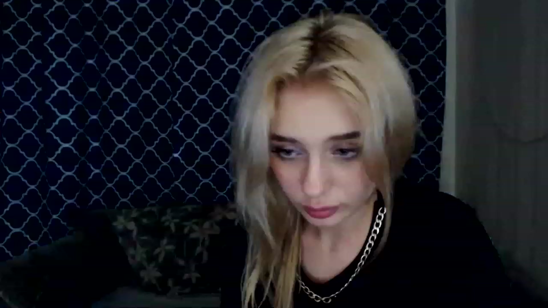 Gallery image thumbnail from Ririma_xo's myfreecams stream on, 05/23/2023, 16:00 image 17 of 20