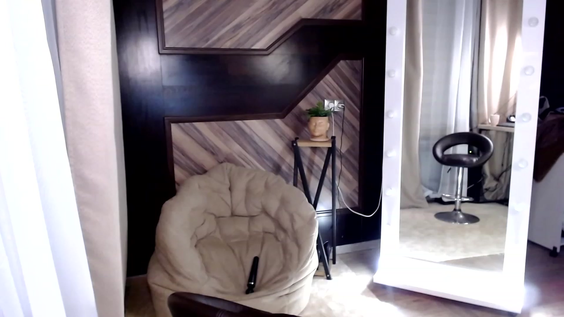Gallery image thumbnail from RishaLi's myfreecams stream on, 11/14/2022, 15:20 image 16 of 20