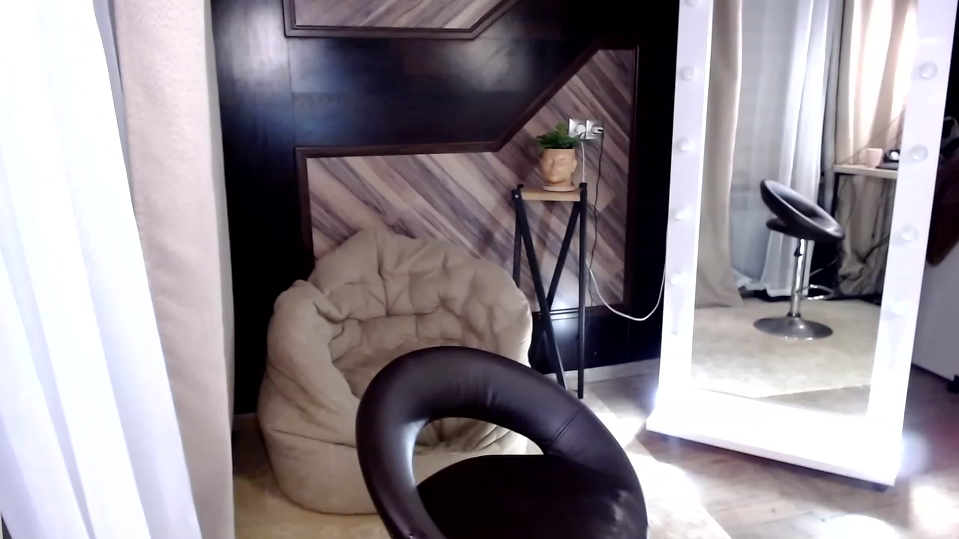 Gallery image thumbnail from RishaLi's myfreecams stream on, 11/14/2022, 16:40 image 15 of 20