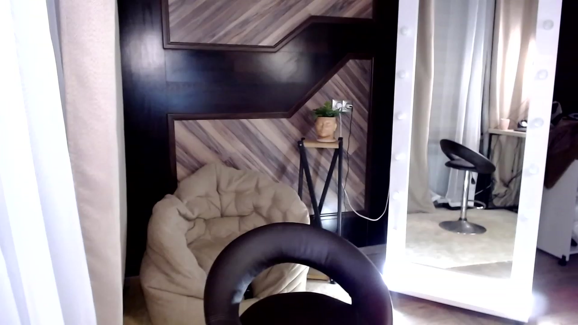 Gallery image thumbnail from RishaLi's myfreecams stream on, 11/14/2022, 19:15 image 4 of 20