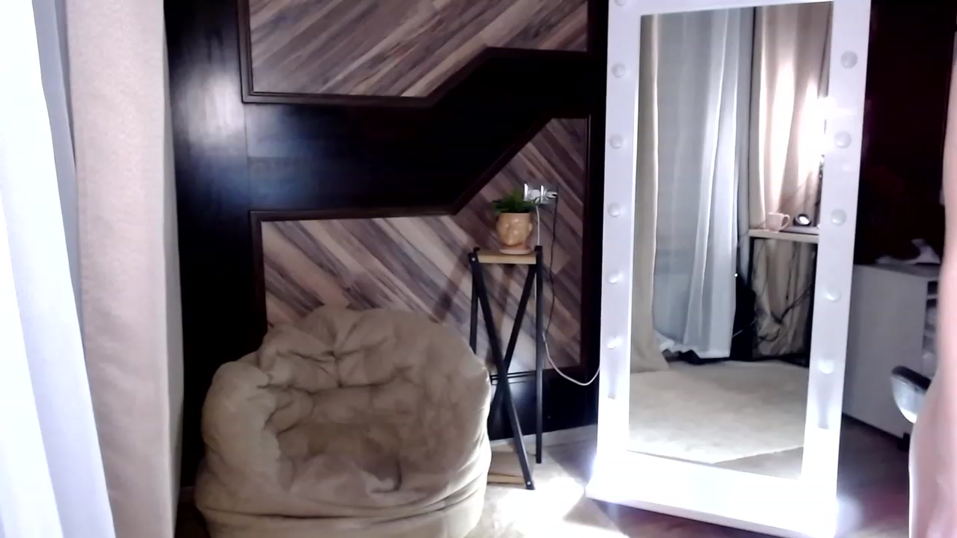Gallery image thumbnail from RishaLi's myfreecams stream on, 11/16/2022, 15:47 image 7 of 20