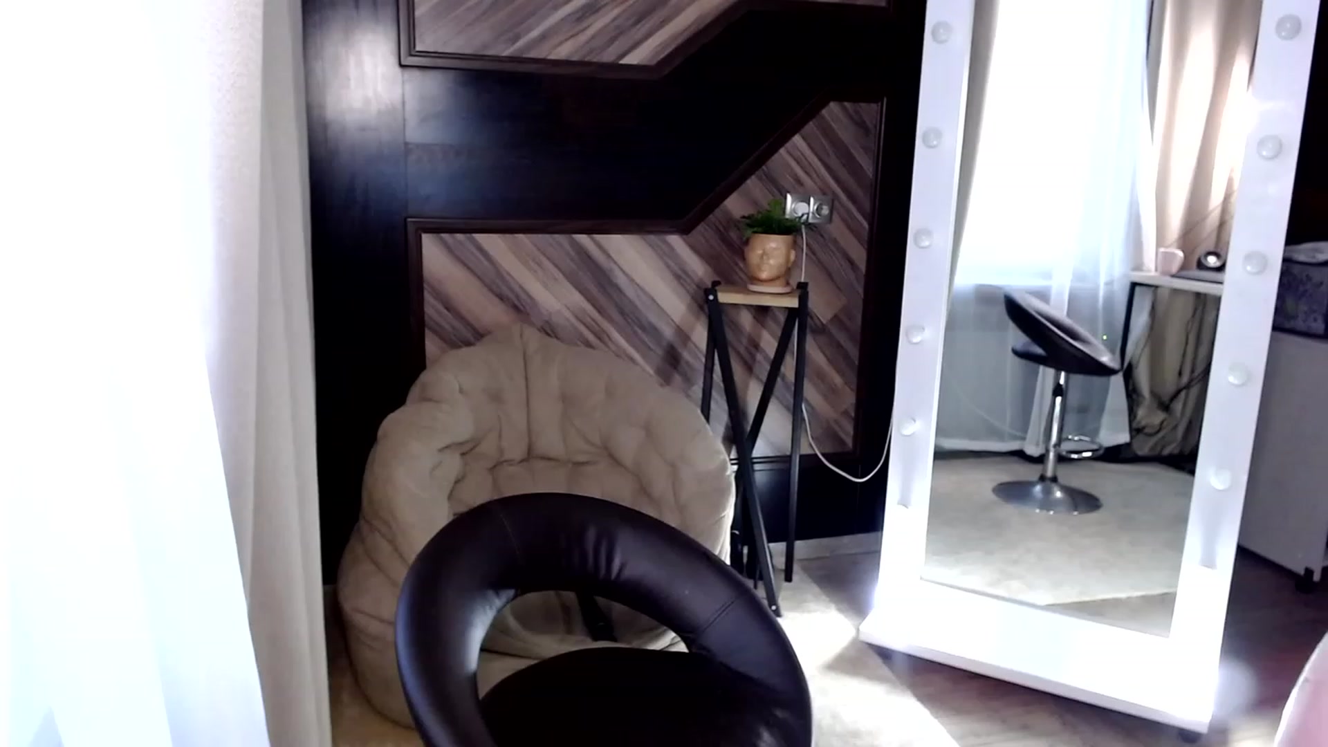 Gallery image thumbnail from RishaLi's myfreecams stream on, 11/17/2022, 10:02 image 4 of 20