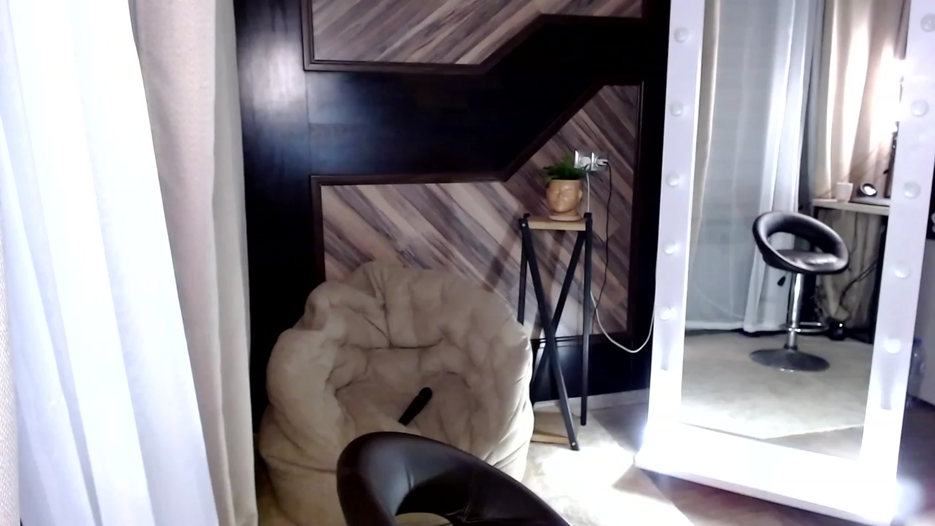Gallery image thumbnail from RishaLi's myfreecams stream on, 11/17/2022, 21:24 image 3 of 20
