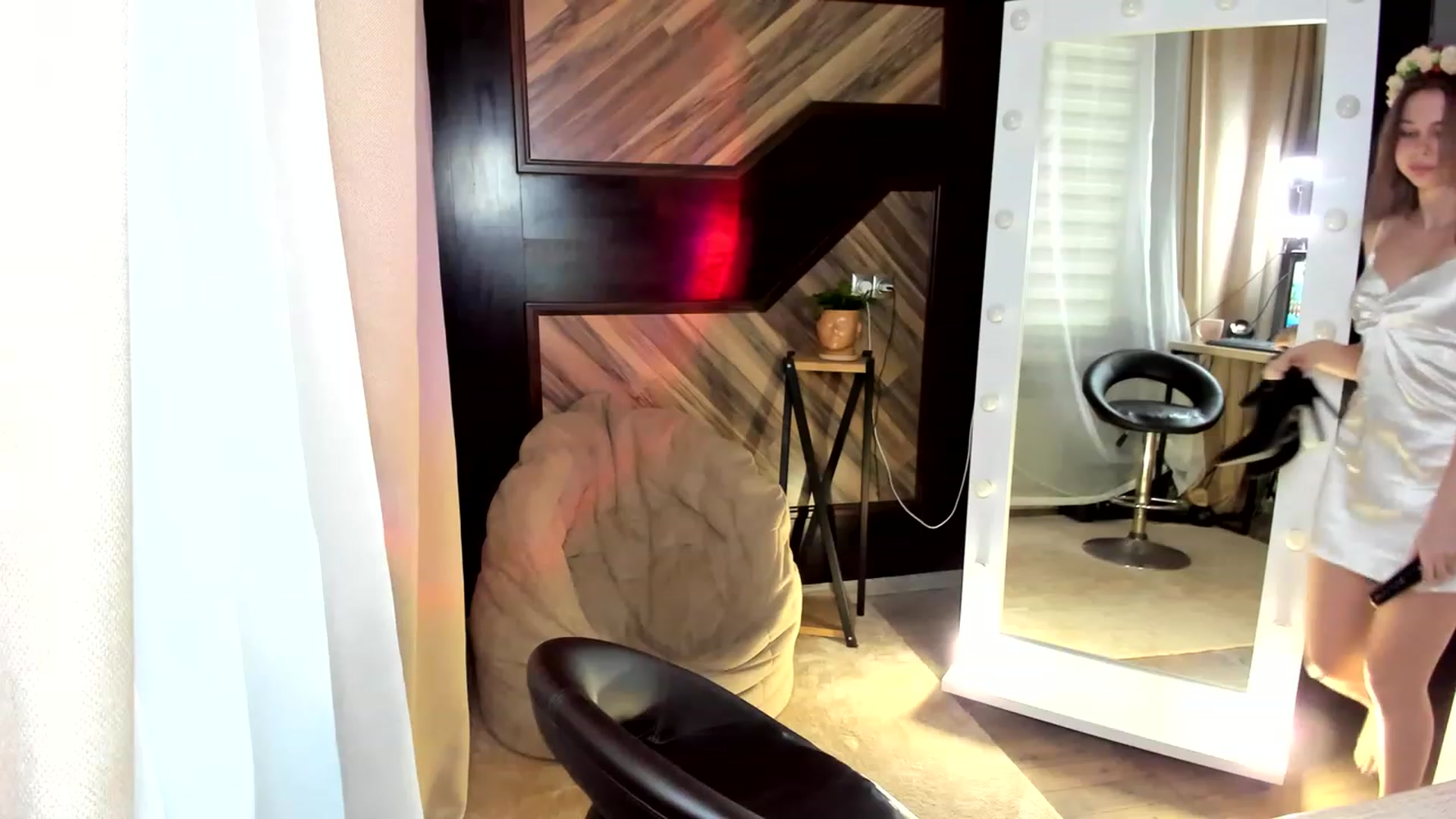 Gallery image thumbnail from RishaLi's myfreecams stream on, 11/28/2022, 14:20 image 3 of 20