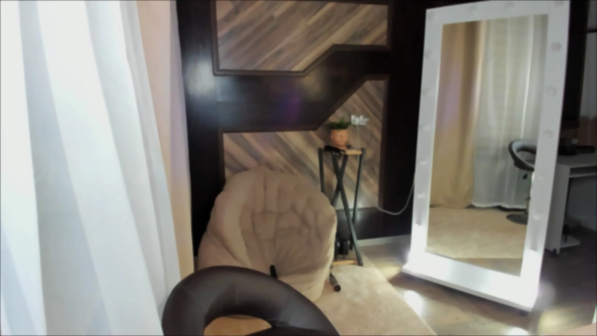 Gallery image thumbnail from RishaLi's myfreecams stream on, 12/03/2022, 18:11 image 10 of 20