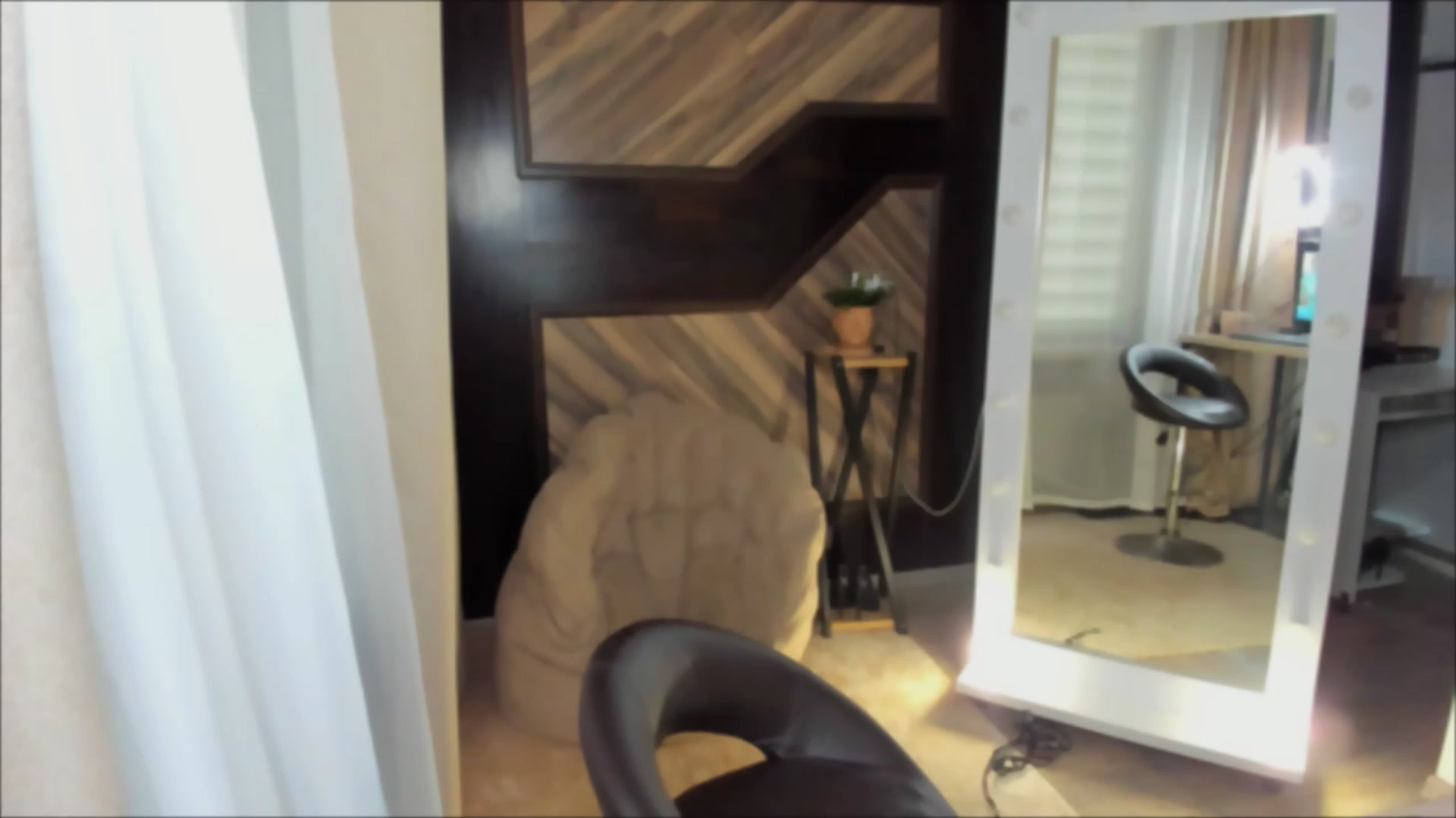 Gallery image thumbnail from RishaLi's myfreecams stream on, 12/09/2022, 09:51 image 10 of 20