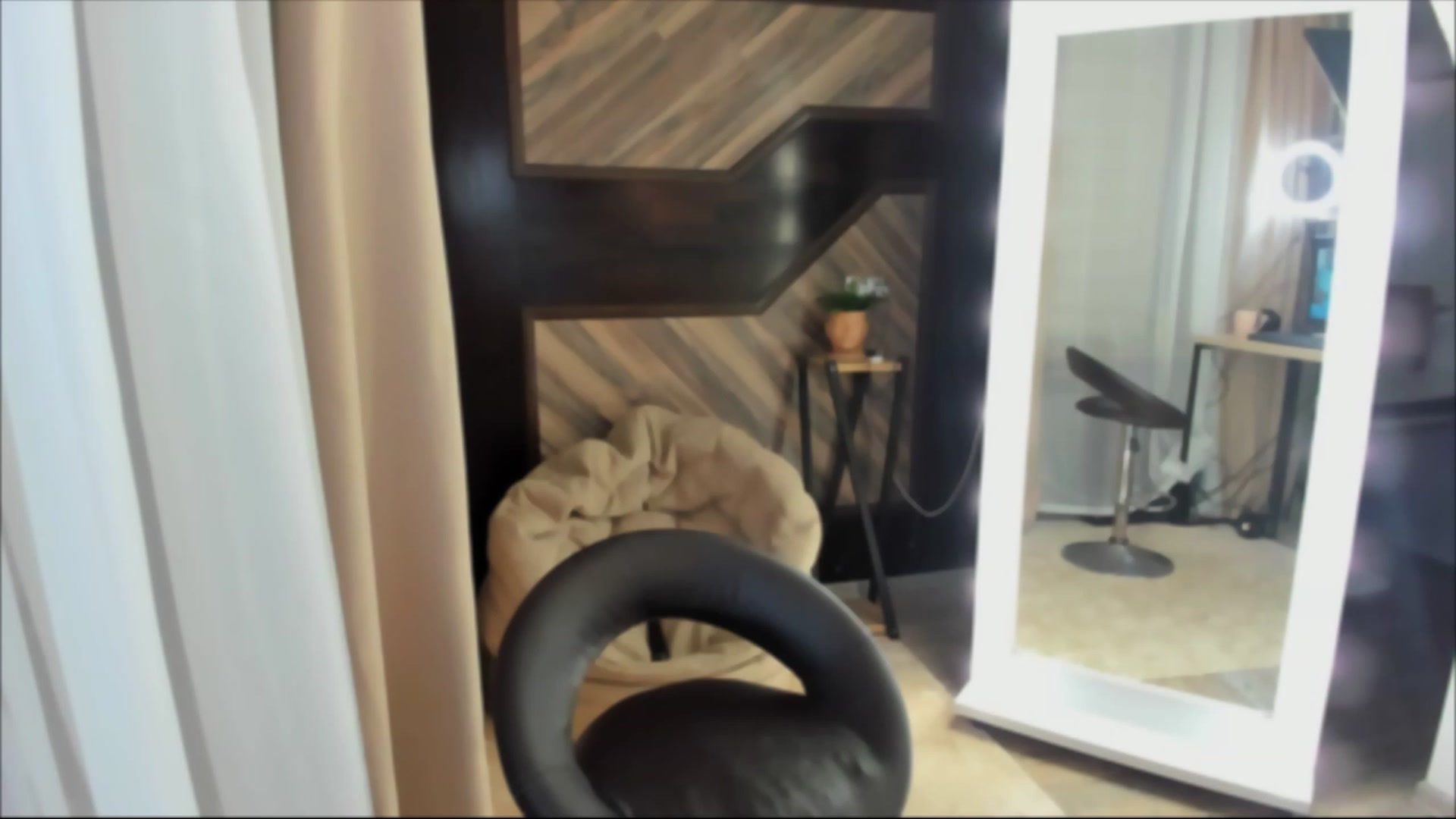 Gallery image thumbnail from RishaLi's myfreecams stream on, 12/15/2022, 15:51 image 11 of 20
