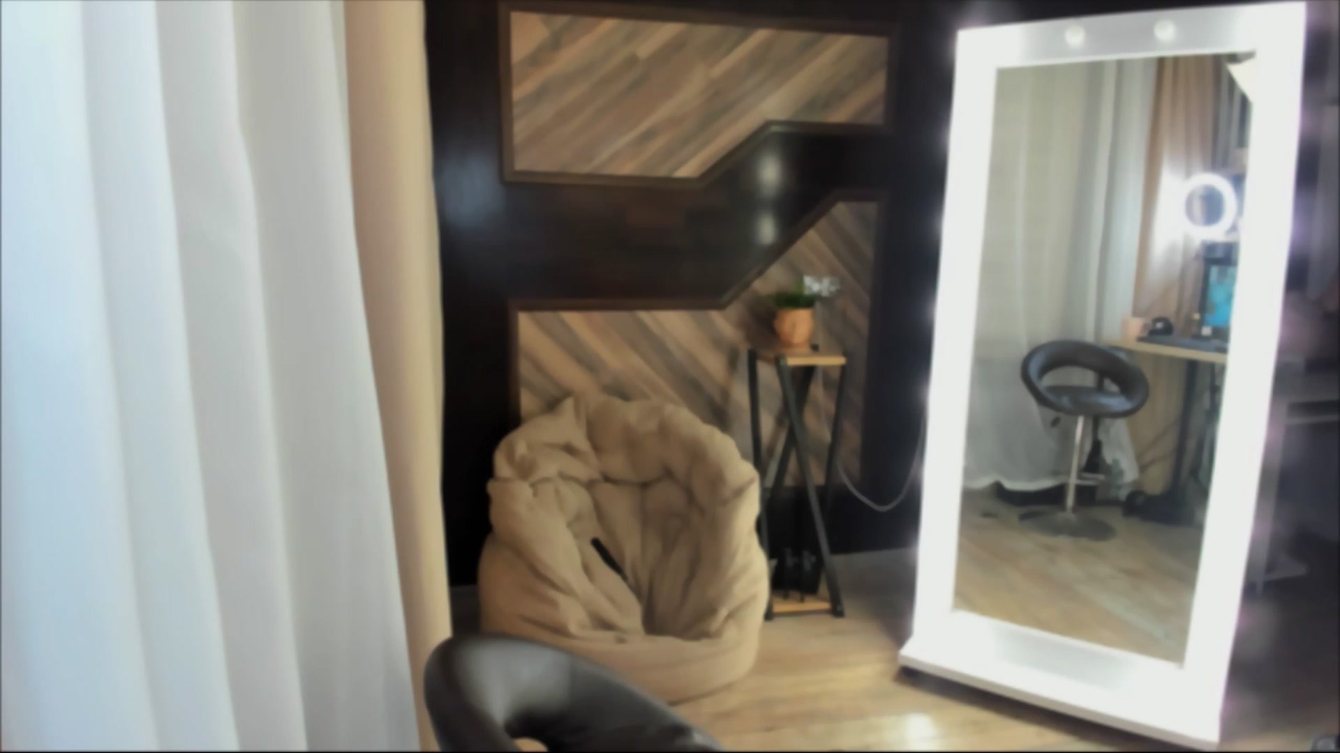 Gallery image thumbnail from RishaLi's myfreecams stream on, 12/21/2022, 19:15 image 9 of 20