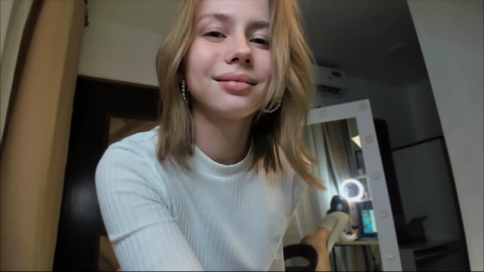Gallery image thumbnail from RishaLi's myfreecams stream on, 12/26/2022, 20:39 image 8 of 20