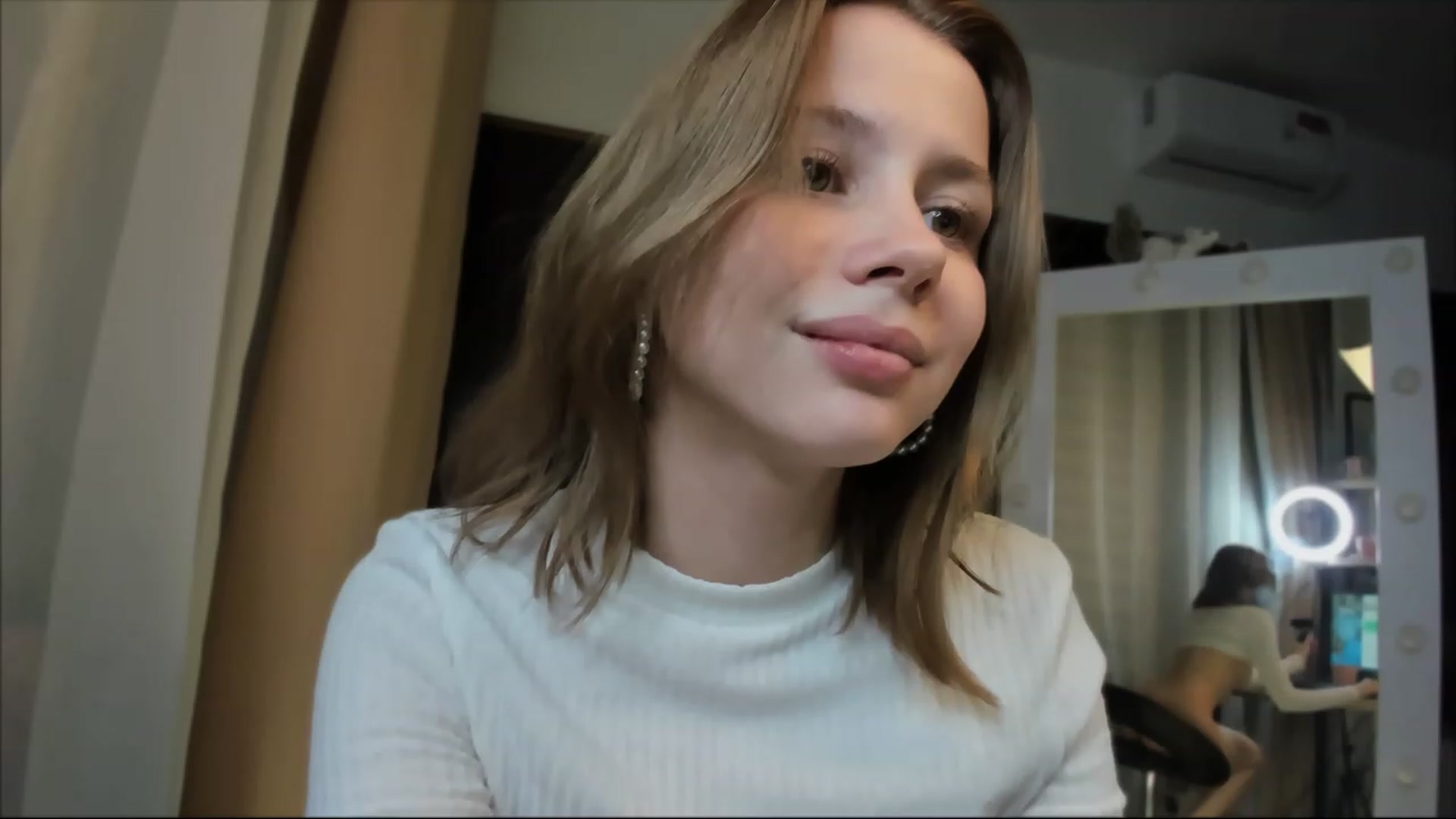 Gallery image thumbnail from RishaLi's myfreecams stream on, 12/26/2022, 20:39 image 19 of 20