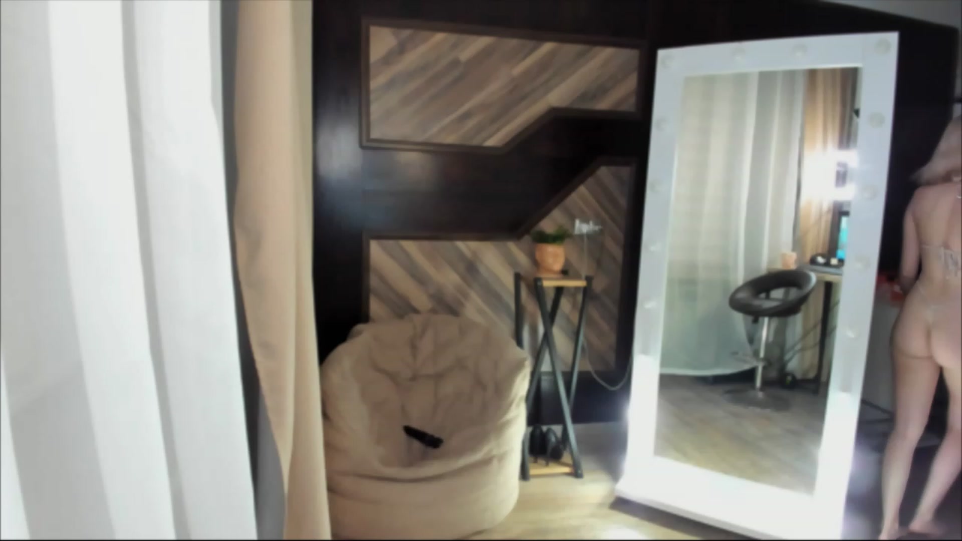 Gallery image thumbnail from RishaLi's myfreecams stream on, 01/27/2023, 15:06 image 6 of 20