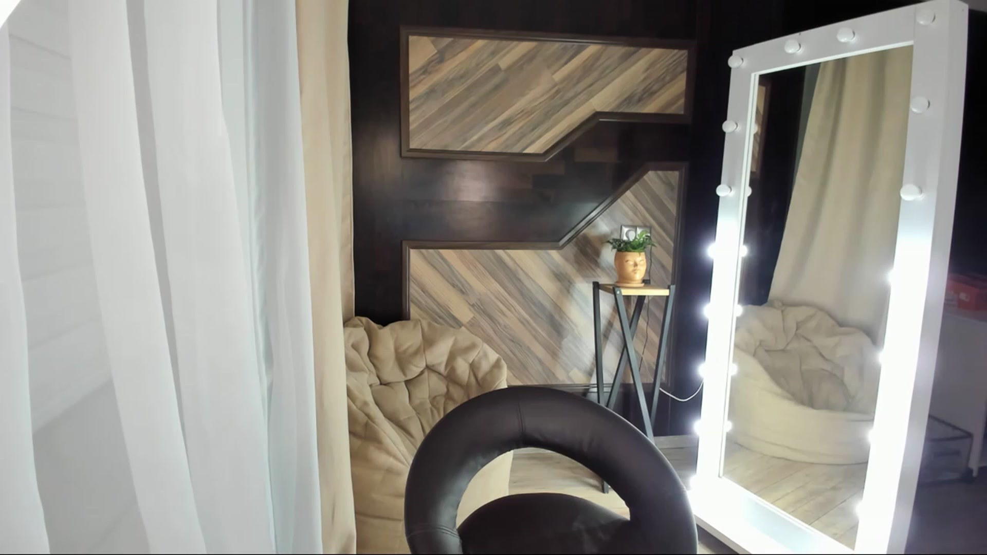 Gallery image thumbnail from RishaLi's myfreecams stream on, 01/28/2023, 17:36 image 7 of 20