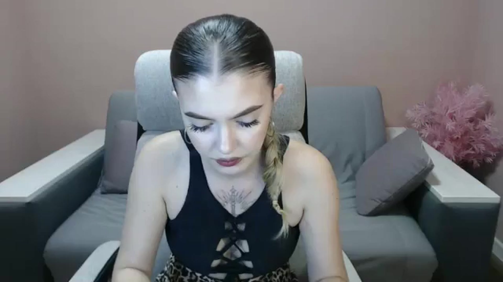 Gallery image thumbnail from Ritaneer's myfreecams stream on, 08/12/2024, 09:12 image 3 of 20