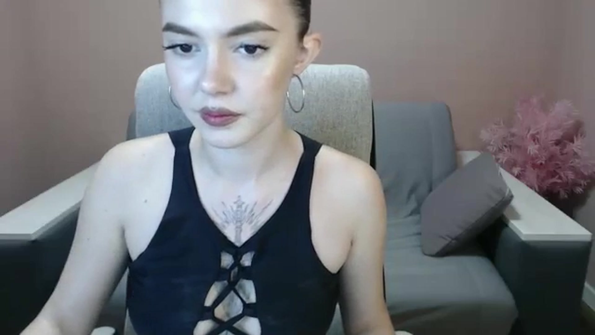 Gallery image thumbnail from Ritaneer's myfreecams stream on, 08/12/2024, 09:12 image 12 of 20