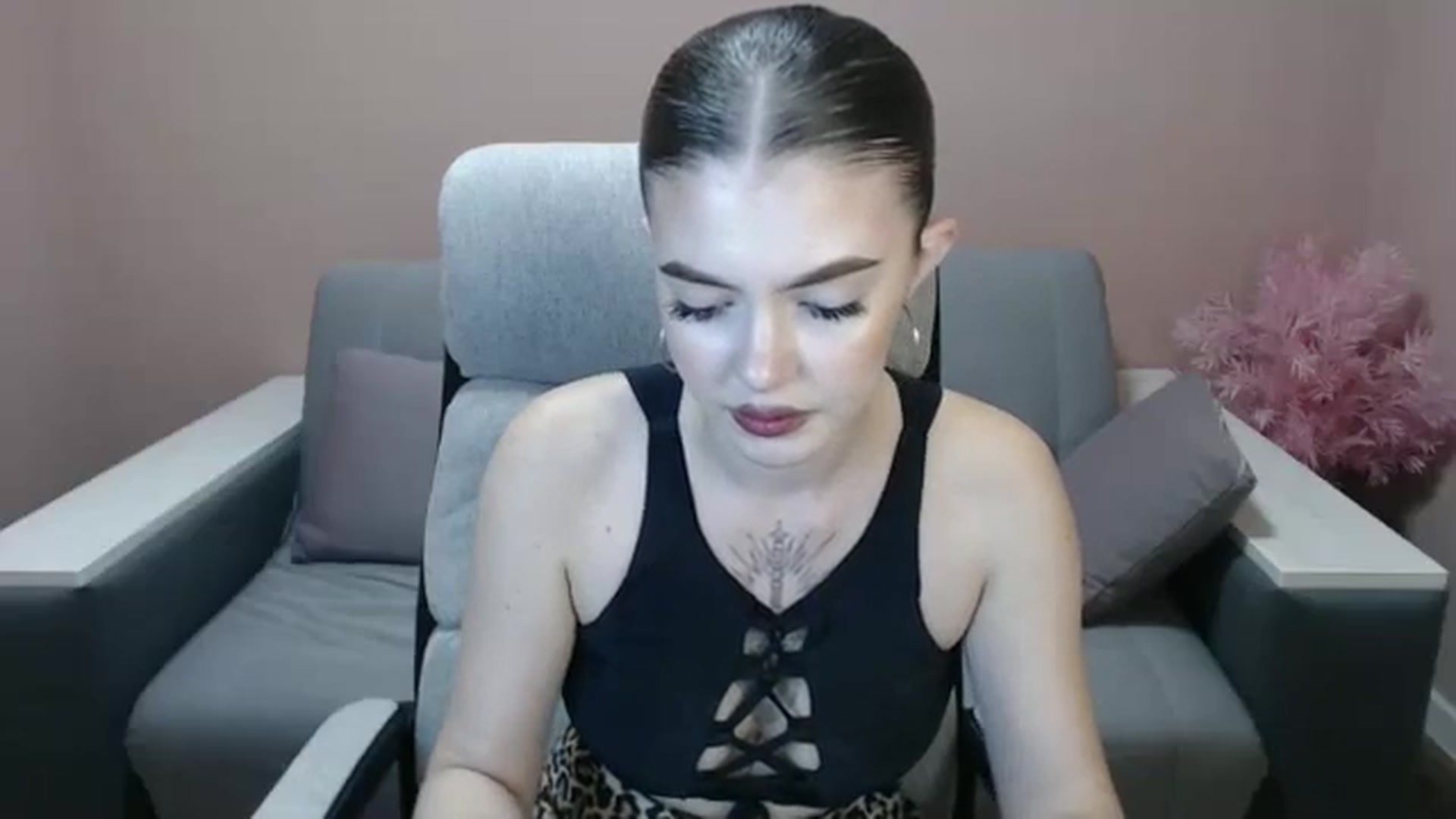 Gallery image thumbnail from Ritaneer's myfreecams stream on, 08/12/2024, 09:12 image 8 of 20