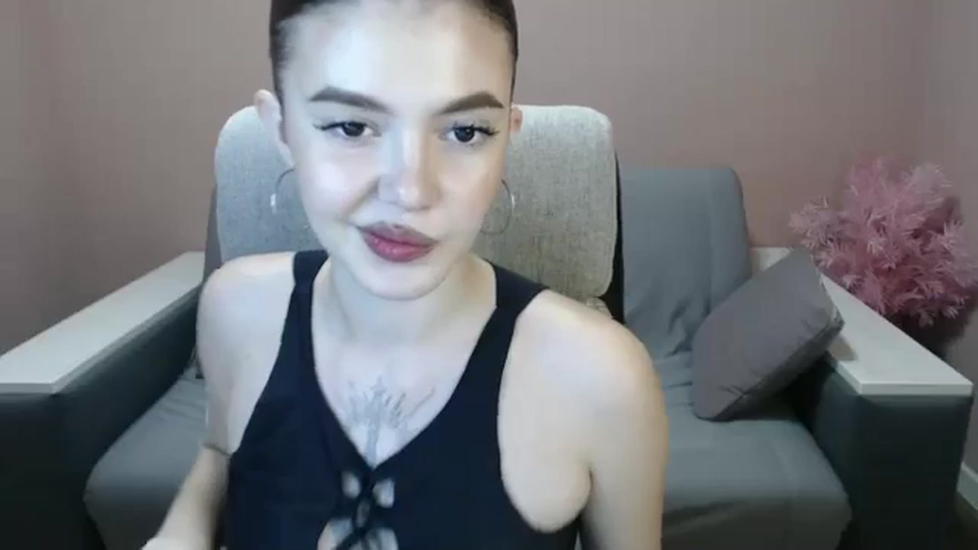 Gallery image thumbnail from Ritaneer's myfreecams stream on, 08/12/2024, 09:12 image 15 of 20