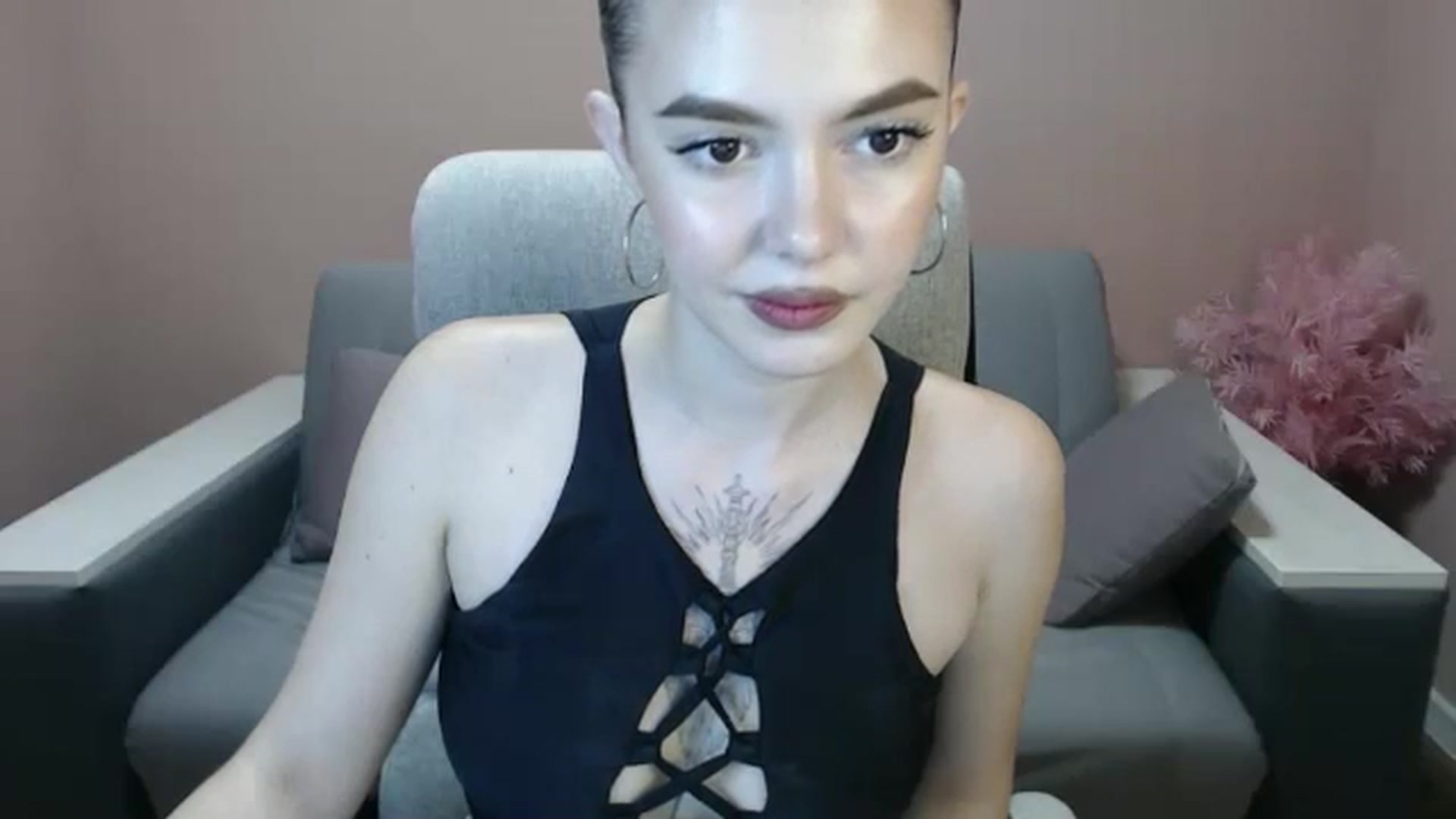 Gallery image thumbnail from Ritaneer's myfreecams stream on, 08/12/2024, 09:12 image 11 of 20