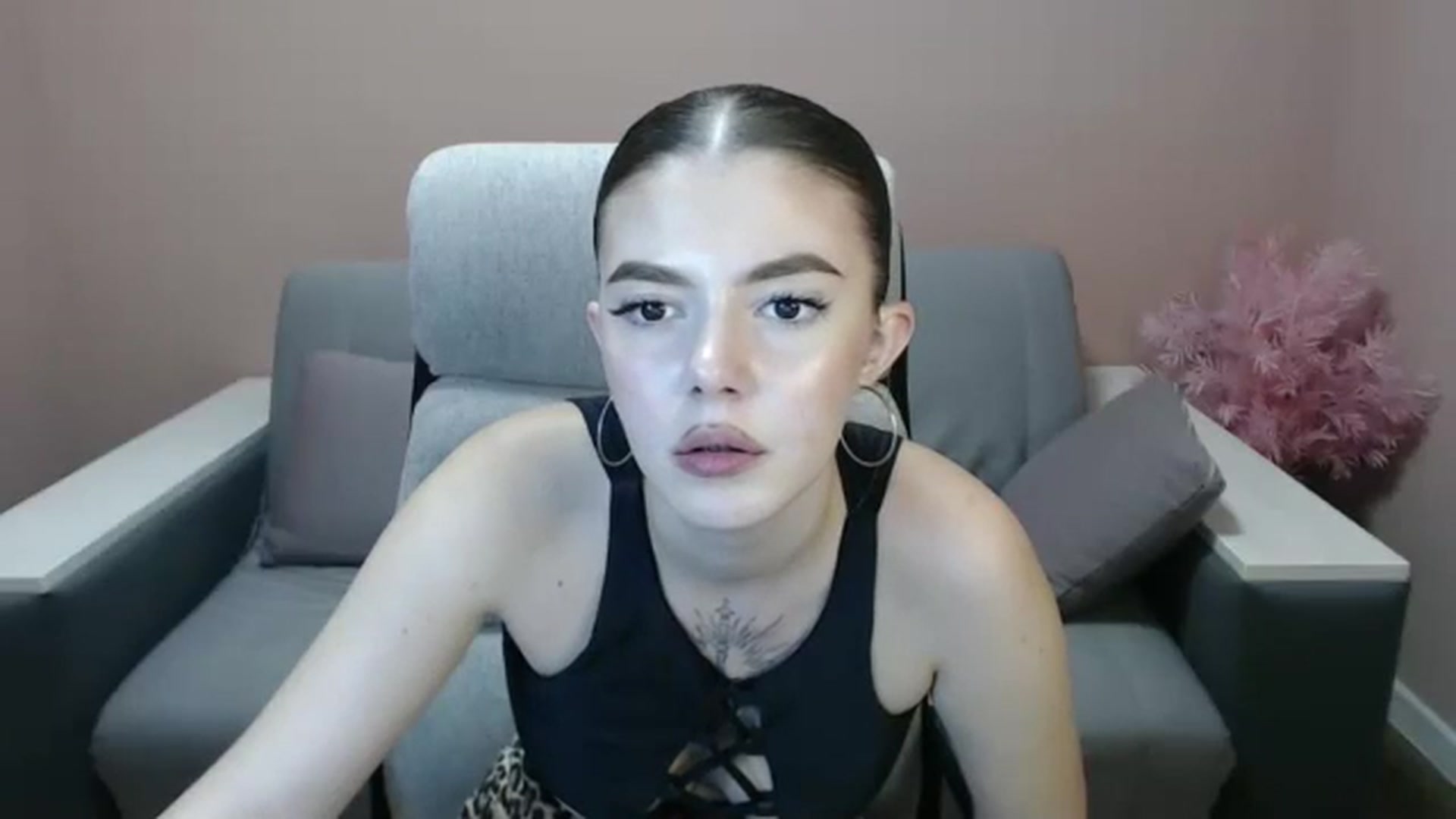 Gallery image thumbnail from Ritaneer's myfreecams stream on, 08/12/2024, 11:25 image 11 of 20