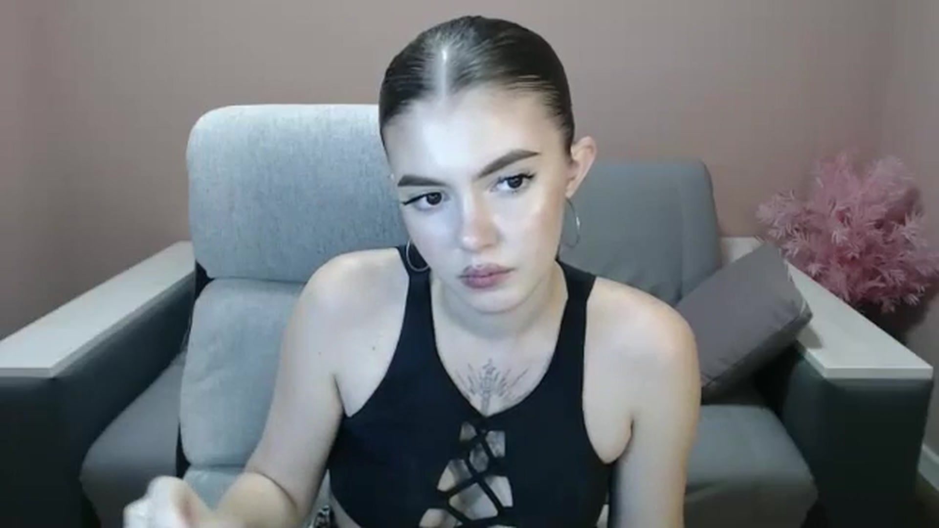 Gallery image thumbnail from Ritaneer's myfreecams stream on, 08/12/2024, 11:25 image 8 of 20