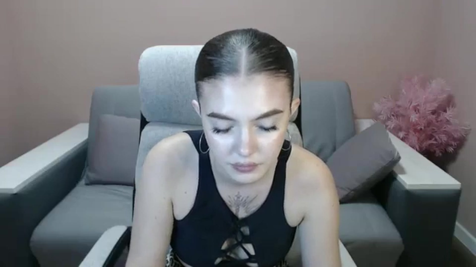 Gallery image thumbnail from Ritaneer's myfreecams stream on, 08/12/2024, 11:25 image 16 of 20