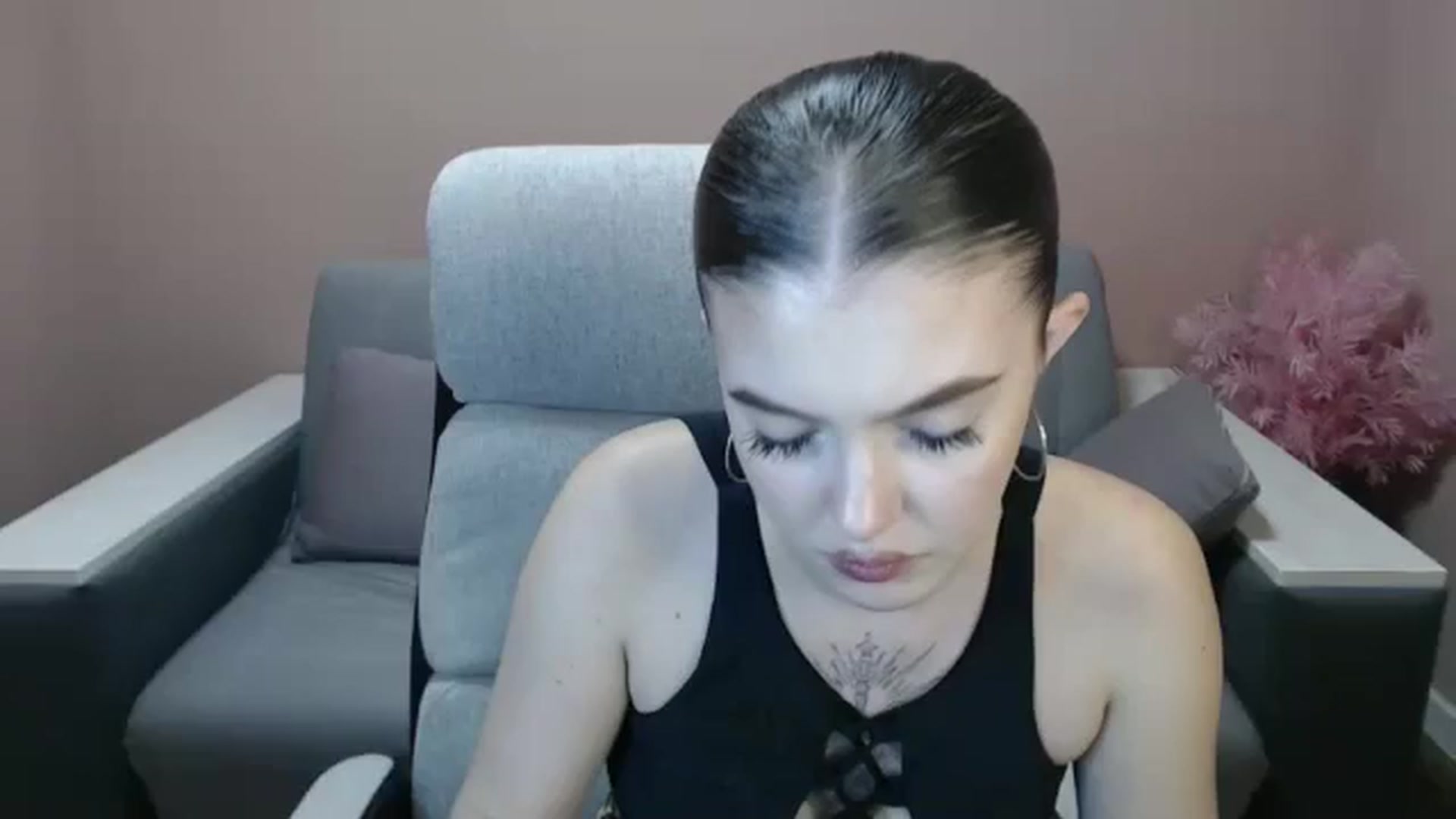 Gallery image thumbnail from Ritaneer's myfreecams stream on, 08/12/2024, 11:25 image 3 of 20