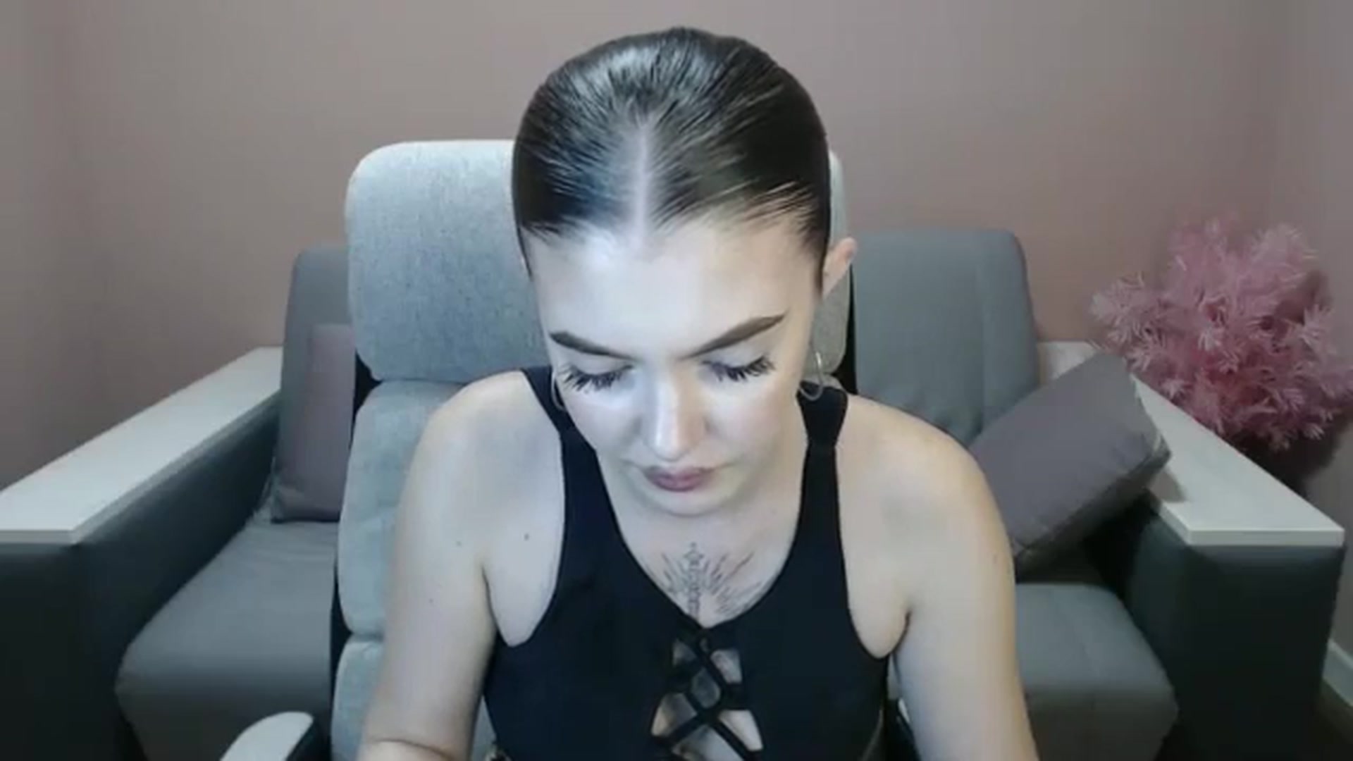 Gallery image thumbnail from Ritaneer's myfreecams stream on, 08/12/2024, 11:25 image 5 of 20